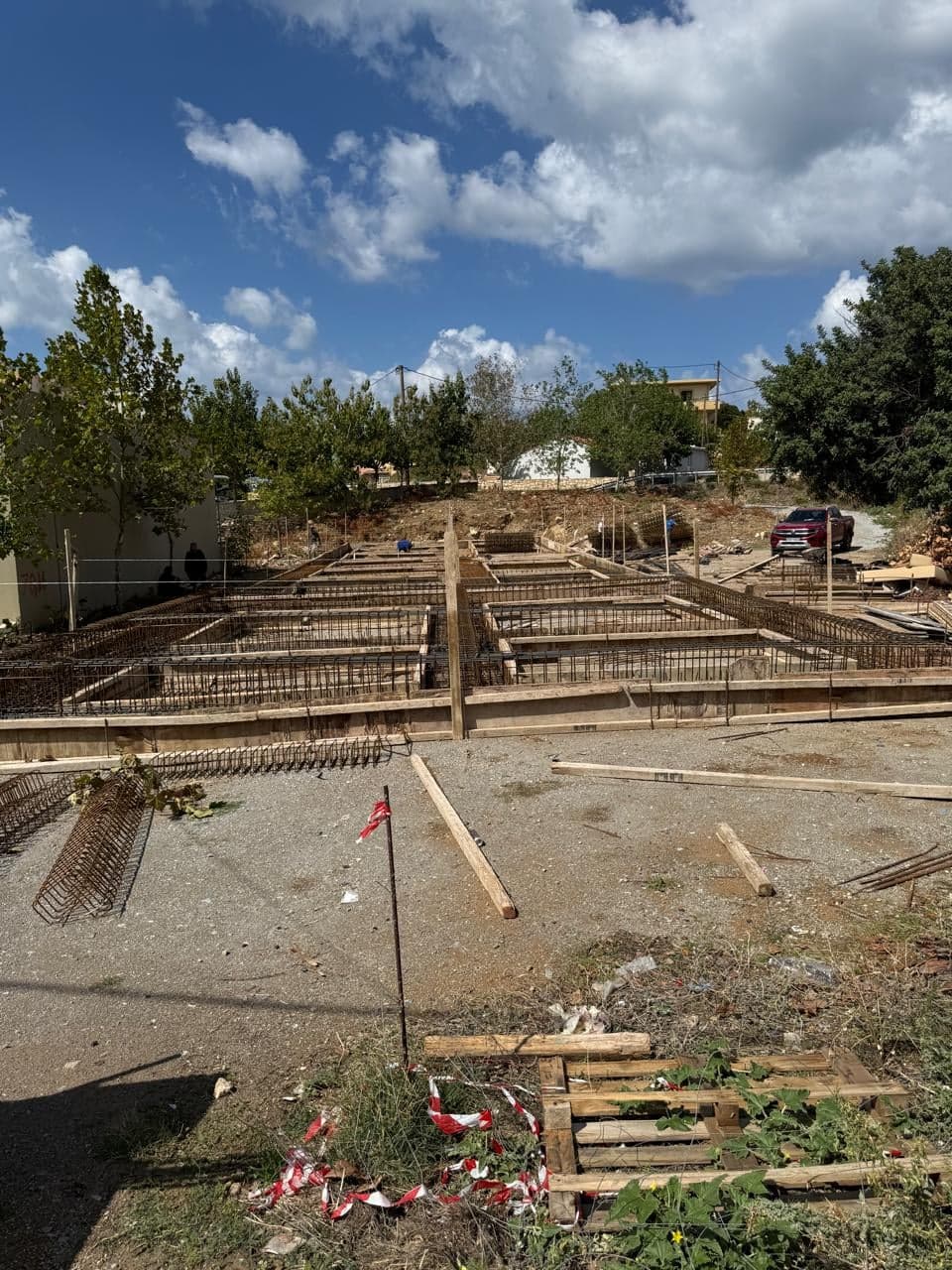 Bau von Creta Hills, Oktober 2026: Fundamentschalung für die nächsten Residenzen